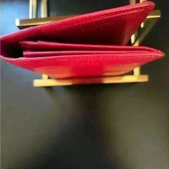 Gorgeous Chanel red leather bi fold wallet. Condition is rare, comes with box - Picture 5 of 12